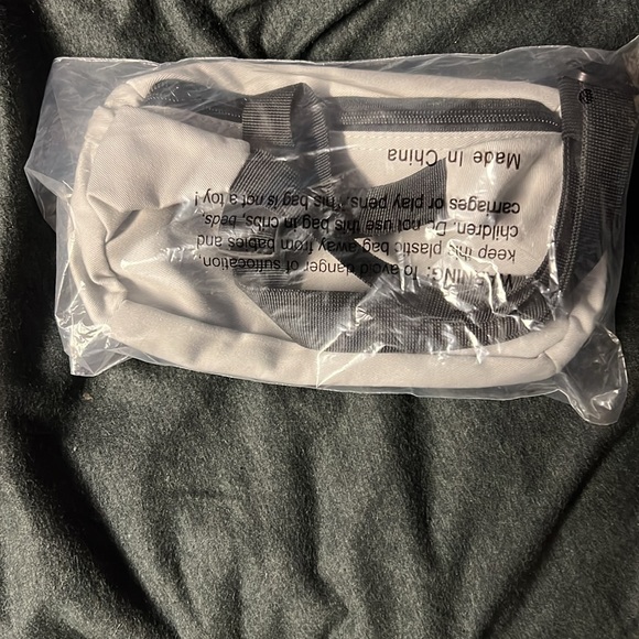 Travis Scott Astroworld Fanny pack - Picture 2 of 6